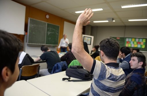 Grün-Rot habe in Baden-Württemberg Bildungspolitik auf dem Rücken der Lehrer gemacht, kritisiert die Opposition. Foto: dpa