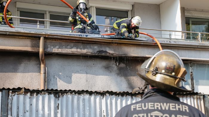 Feuerwehr löscht Brand und rettet Bewohner