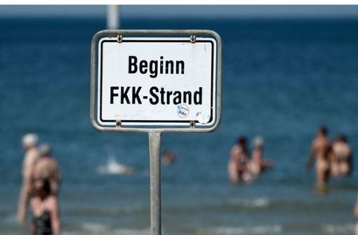 Führen die idealen Körper im Internet zu Konkurrenzdruck am FKK-Strand? Foto: dpa/Carsten Rehder