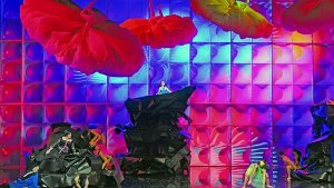 Wagners „Tannhäuser“ im Farbenrausch: Die Lichtinstallationen der Künstlerin Rosalie dominieren die Inszenierung am Badischen Staatstheater Karlsruhe. Foto: dpa