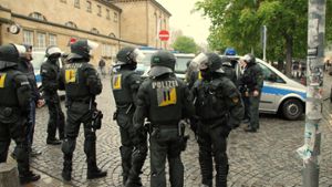 Massives Polizeiaufgebot am Bahnhof Bad Cannstatt vor dem Spiel des VfB gegen den BVB. Foto: 7aktuell.de/Reichert