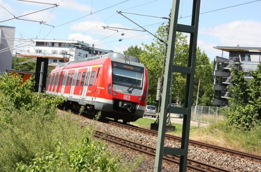 Bis nach Echterdingen und nicht  weiter? Die von der Bahn angekündigte Sperre der S-Bahn-Strecke wirft Fragen auf. Foto: N. Kanter