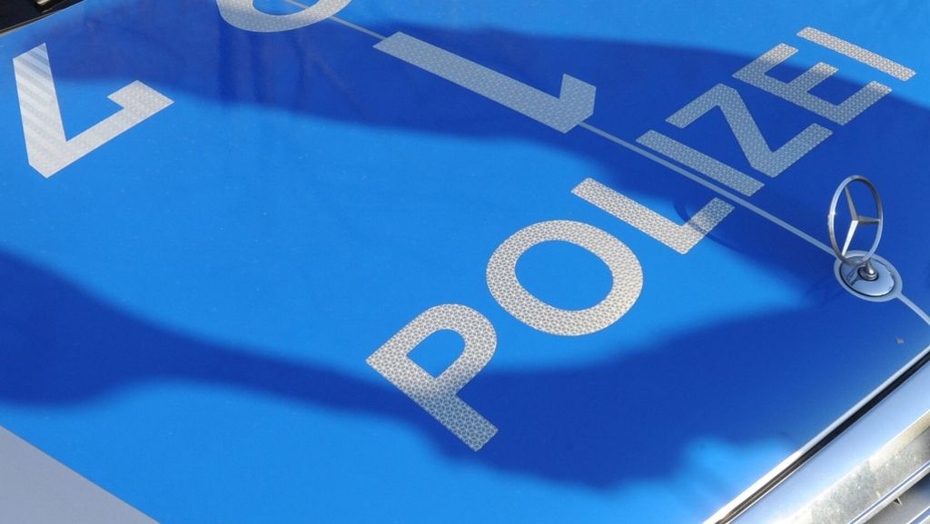 Blaulicht aus Stuttgart: Junge Frau an Haltestelle angegriffen