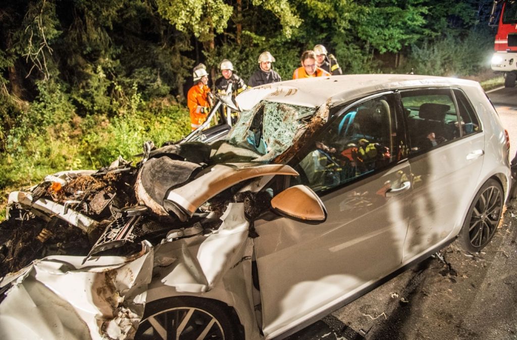 Bei einem schrecklichen Unfall in Waldhausen im Neckar-Odenwald-Kreis ist ein 29 Jahre alter Mann ums Leben gekommen.