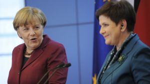 Bundeskanzlerin Angela Merkel und die polnische Ministerpräsidentin Beata Szydlo treten bei einer gemeinsamen Pressekonferenz auf. Foto: AP