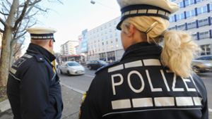 In Bad Schussenried hat eine 24-Jährige einen Passanten bedroht. Die Polizei konnte die Frau in Gewahrsam nehmen. Foto: dpa