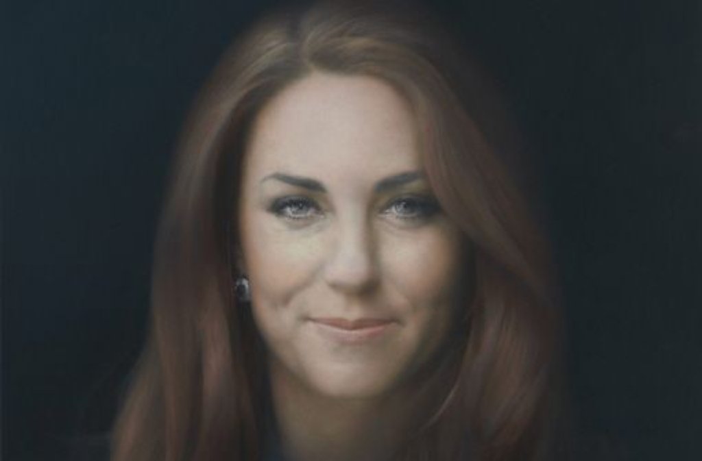 Kaum ist Herzogin Kate 31 (sie feierte am 9.  Januar Geburtstag) durfte sie ihr erstes offiziellen Porträt in Augenschein nehmen. Das Ölbild stammt vom Künstler Paul Emsley.