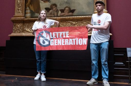 Aktion der Gruppe „Letzte Generation“ in der Dresdner Gemäldegalerie Foto: dpa/Sebastian  Kahnert
