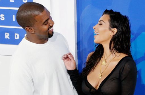 US-Rapper Kanye West (41) und Ehefrau Kim Kardashian (38) sind für den Flug in einer privaten Boeing 747 kritisiert worden. Foto: EPA