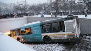 Bei einem Busunglück in Moskau sind am Montag mehrere Menschen getötet worden. Foto: AP