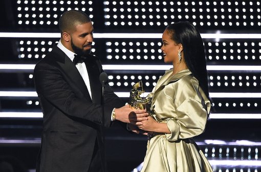 Noch nie war jemand für so viele Awards nominiert wie Drake (29). Dicht auf dessen Fersen ist ausgerechnet seine Freundin Rihanna (28). Foto: Invision