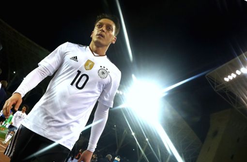 Mesut Özil äußerte sich kritisch zum DFB-Sponsor Mercedes. Foto: Bongarts
