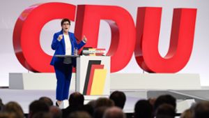 Die CDU-Vorsitzende Annegret Kramp-Karrenbauer stellt die Machtfrage. Foto: AP/Jens Meyer