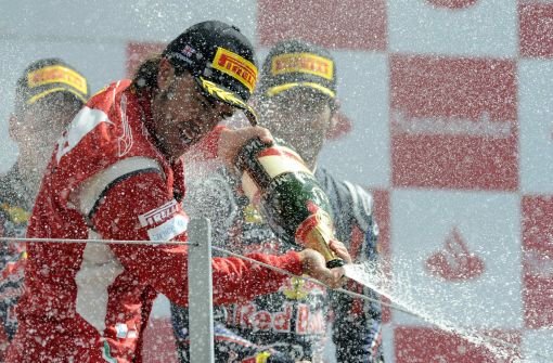 Fernando Alonso feiert seinen Sieg in Silverstone. Foto: AP