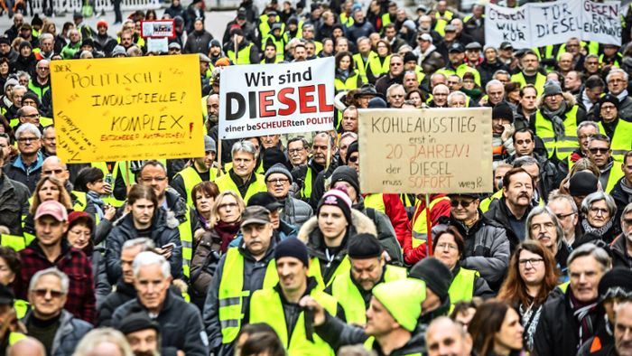 Abgeordnete demonstrieren für den Diesel