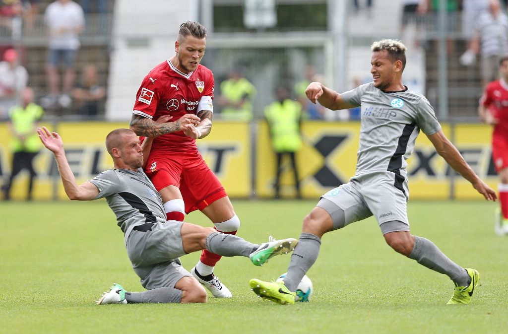Der VfB Stuttgart um Kapitän Daniel Ginczek beim ersten Testspiel der Vorbereitung gegen die Stuttgarter Kickers.
