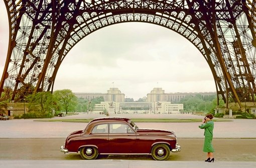 Der Pariser Eiffelturmals traumhafte Kulisse für den Borgward Hansa 1500. Bald könnte ein neues Modell der Marke auch vor dem Fernsehturm in Szene gesetzt  werden Foto: Borgward AG