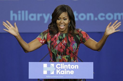 Analysten halten es für bemerkenswert, wie stark sich die First Lady Michelle Obama für die Demokratin Hillary Clinton im Wahlkampf einsetzt. Hier spricht sie bei einer Veranstaltung Anfang Oktober in North Carolina Foto: AP
