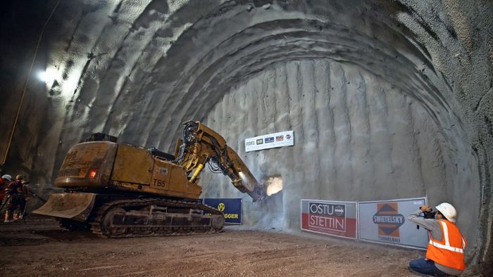 Letzter S-21-Tunnel erreicht die City