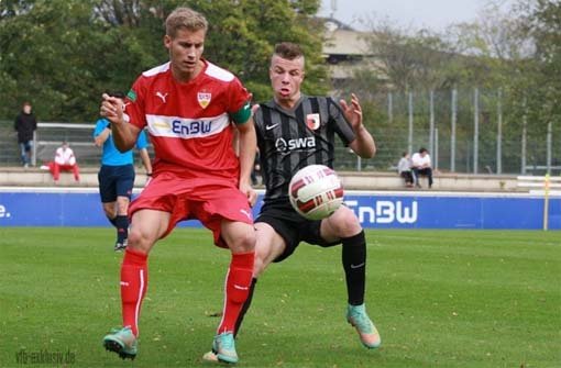 VfB-U19-Kapitän Mart Ristl (links) bot gegen den TSV 1860 München eine überzeugende Leistung und erzielte den Treffer zum zwischenzeitlichen 2:0. Den ausführlichen Spielbericht gibt es bei FuPa Stuttgart. Foto: Lommel