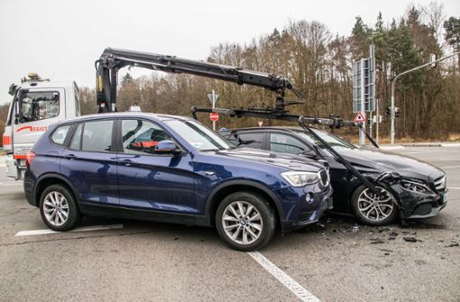 Die beiden Autos waren auf der Kreuzung kollidiert. Foto: SDMG/Dettenmeyer