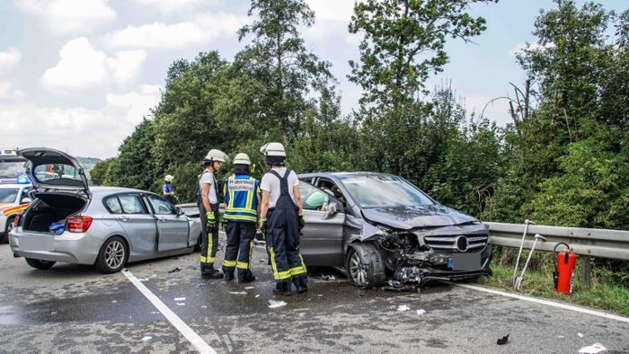 Mercedes-Fahrer kracht in BMW – vier Verletzte