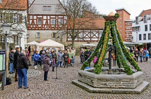 Der Osterbrunnen in Hemmingen ist zwei Tage vor Palmsonntag eingeweiht worden. Foto: factum/Bach