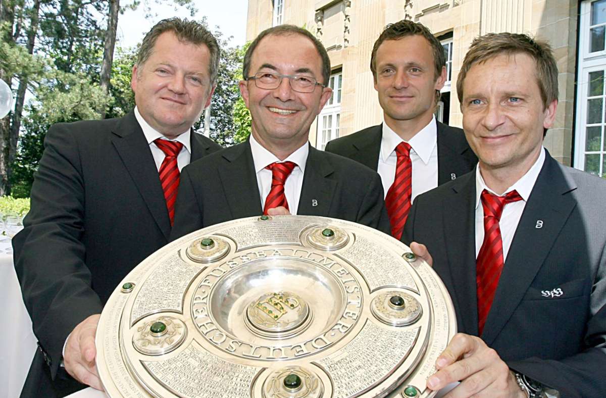 Bei der Meisterschaft des VfB Stuttgart 2007 war Erwin Staudt (2. v. li.) Präsident, Horst Heldt (re.) Sportdirektor.
