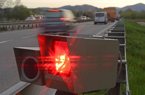 Zahlen nach dem Blitzerfoto? Ein Stuttgarter wehrte sich, weil das Gesetz über die Zuständigkeiten nach der Straßenverkehrsordnung eine Lücke lässt. Foto: dpa