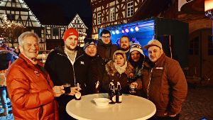 Mütze, Schal und – sofern man mutig genug dazu ist – ein kühles Bier: knackig kalt geht es zu bei der Après-Ski-Party. Foto: Thomas Weingärtner