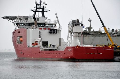 In Perth soll am Sonntag das Rettungsschiff „Ocean Shield“ der australischen Marine starten, um nach Teilen des verschollenen Flugzeugs zu suchen. Foto: dpa