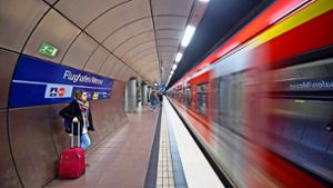 Am Montag wurde bekannt, dass die S-Bahn-Station Flughafen wegen der S-21-Arbeiten für ein Jahr nicht angefahren werden kann. Foto: dpa
