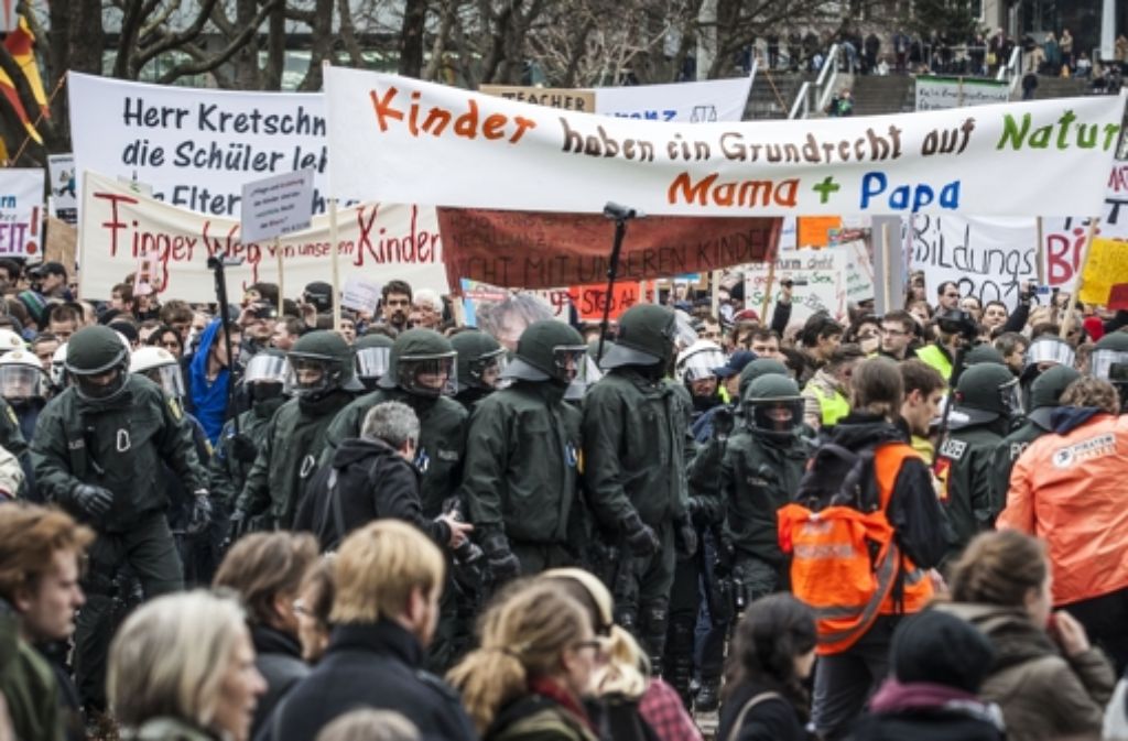 Demo vor einem Jahr in Stuttgart: Der Streit um den Aktionsplan für sexuelle Vielfalt flammt wieder auf Foto: Lichtgut/Leif Piechowski