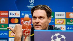 Dortmunds Trainer Edin Terzic spricht auf der Pressekonferenz vor dem Rückspiel gegen Atlético Madrid. Foto: Bernd Thissen/dpa
