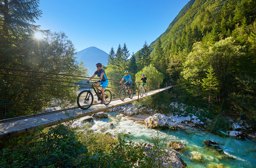 Auch Radfahrer finden durch die landschaftliche Vielfalt in Slowenien stets ihre persönliche Lieblingsroute.