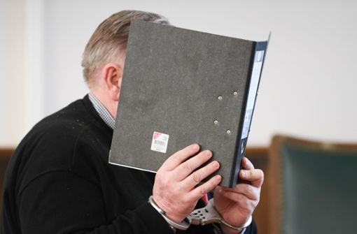 Am Mittwoch verurteilte das Landgericht Darmstadt den 59-jährigen Vater zu lebenslanger Haft. Foto: dpa
