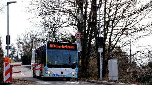 Während der Sperrung der  Geiselbachstraße ist die Buslinie 109 zwischen dem Esslinger Norden und Obertürkheim verkehrt. Viele wünschen sich eine Reaktivierung der Verbindung. Foto: /Peter Stotz