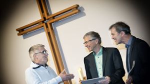 Christoph Killgus, Dekan Gunther Seibold und Pfarrer Thomas Ebinger (von links) diskutieren über die Pläne. Foto: Horst Rudel