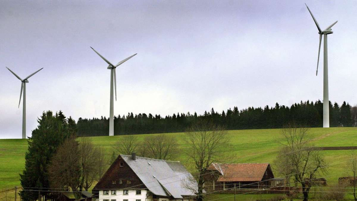 Flächen für Windräder und Solaranlagen: Kretschmann macht Druck auf Regionen
