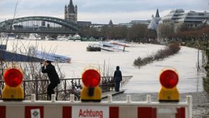 Für Montag wird am Rhein der höchste Wasserpegel erwartet. Foto: dpa