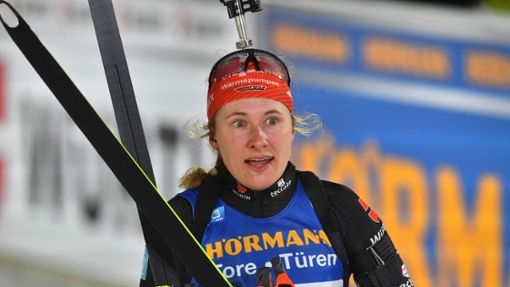 Janina Hettich-Walz hat die Silbermedaille bei der Biathlon-WM gewonnen. Foto: AFP/MICHAL CIZEK