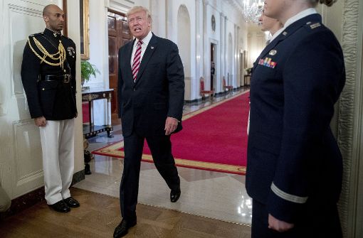 Wickelt die Außenpolitik seines Vorgängers im Amt ab: US-Präsident Trump Foto: AP