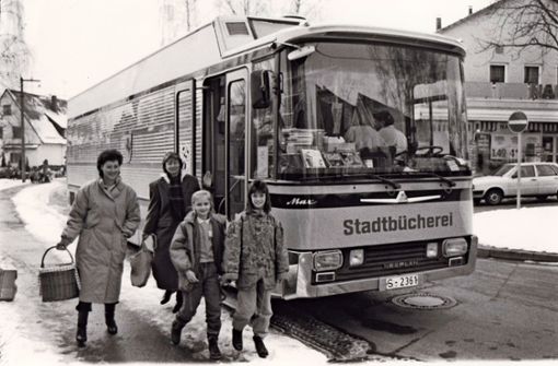 Am 25. Februar 1971 rollte zum ersten Mal der Bücherwagen durch Stuttgart und brachte Lesefutter in die abgelegeneren Stadtteile. Foto: Stadtbibliothek Stuttgart (z)