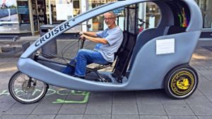 Siegfried Hein testet schon einmal die Zuffka, die künftig durch den Stadtbezirk fahren soll. Foto: privat