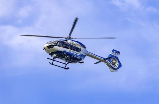 Bei der Suche nach den drei Jungen war auch ein Hubschrauber der Polizei im Einsatz. (Symbolfoto) Foto: IMAGO/Arnulf Hettrich