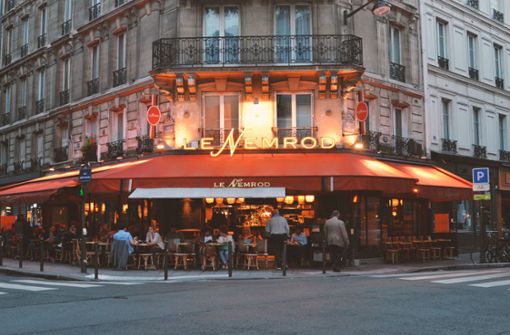 Die Straßencafés in Paris sind gut gefüllt, die Franzosen sind   in Konsumlaune. Das stützt die Wirtschaft im deutschen Nachbarland. Foto: Unsplash