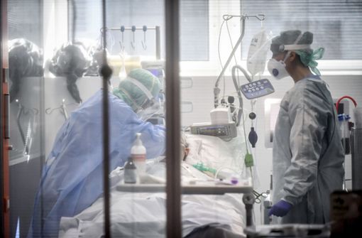 Derzeit reichen die benötigten Beatmungsplätze in den Stuttgarter Krankenhäusern gut. Die Frage ist, wie es in ein paar Wochen aussieht. Foto: dpa/Claudio Furlan