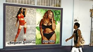 St. Lucia ist ein Land der  Gegensätze: Werbefront eines Wäschegeschäftes in Castries Foto: Michael Werner
