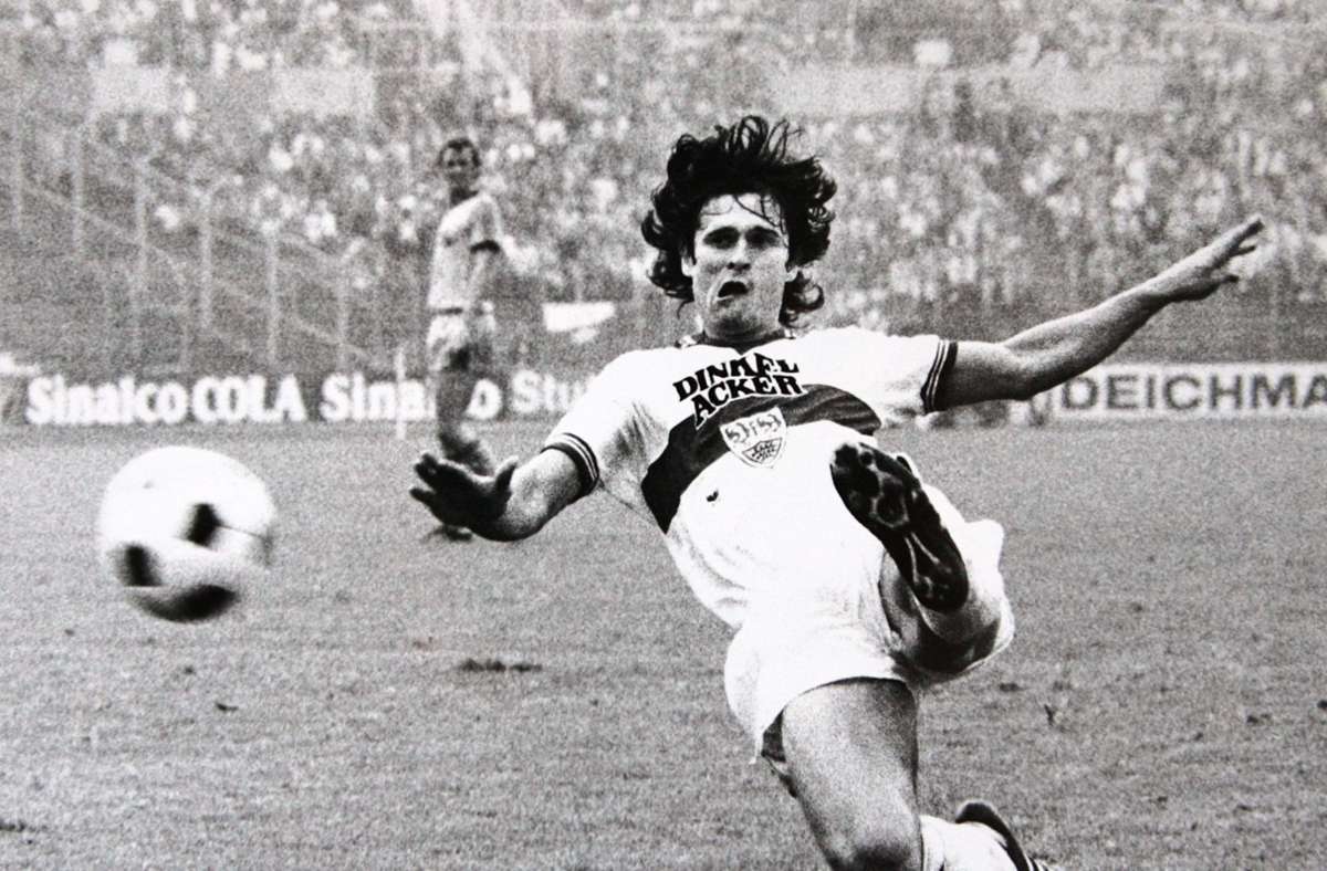 Didier Six wechselte 1981 wie Gress von Straßburg zum VfB. Als Präsident Gerhard Mayer-Vorfelder seinen Vertrag nach zwei Jahren nicht verlängerte, hagelte es Proteste der Fans. Nach seiner Spielerkarriere trainierte er verschiedene Nationalteams in Afrika, zuletzt Guinea bis 2021.
