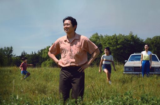 Jacob (Steven Yeun, vorne) ist begeistert über sein Gemüse-Farmland, seine Frau Monica (Han Ye-ri, rechts) weniger. Foto: Prokino/A24/Josh Ethan Johnson